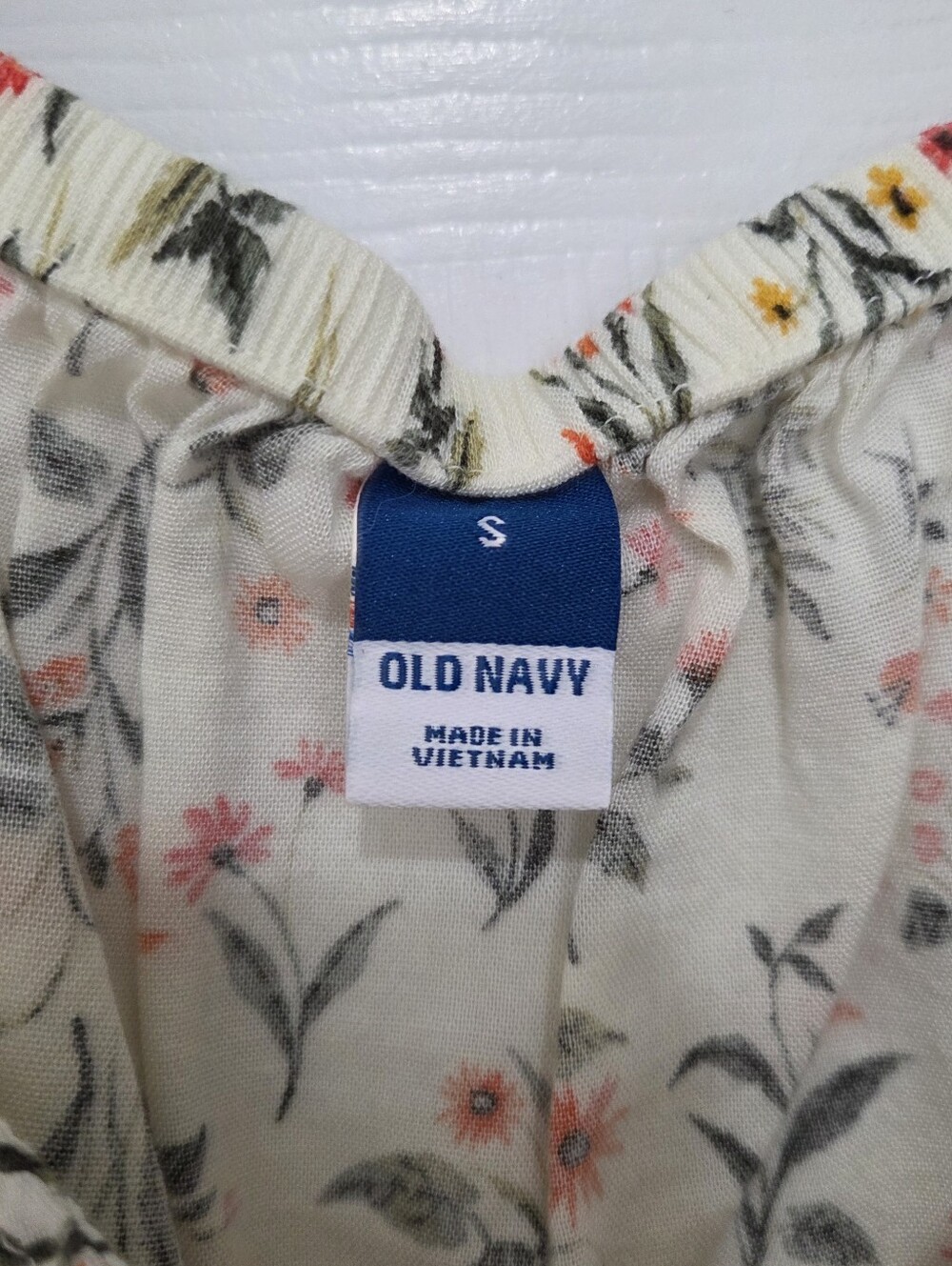 Old Navy Women Puff-Sleeve Cropped Floral Pintucked Blouse Size Small - Picture 6 of 8